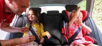 kijken Rand vrijwilliger veiligverkeer.be | Regels kinderzitjes in bussen, taxi's en oldtimers