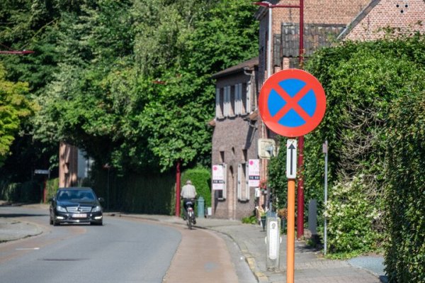 fietssuggestiestrook met parkeerverbod
