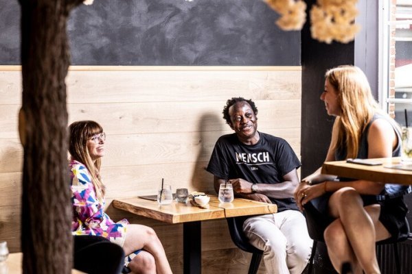 3 vrienden op café
