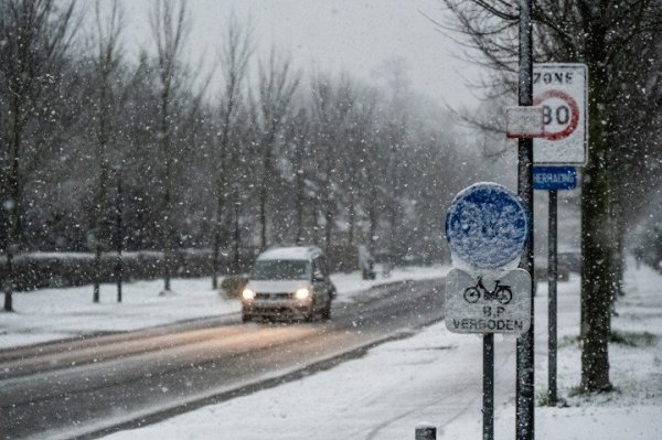 besneeuwd fietspad