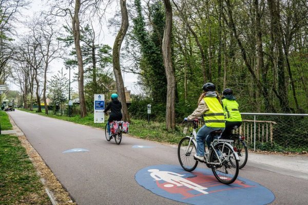 fietsers in een fiietszone