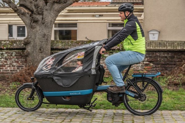 man met bakfiets