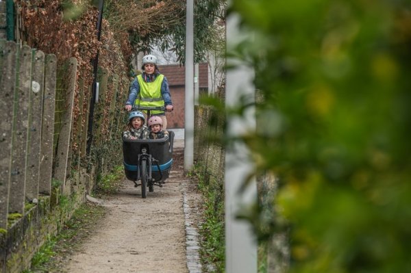 man met bakfiets