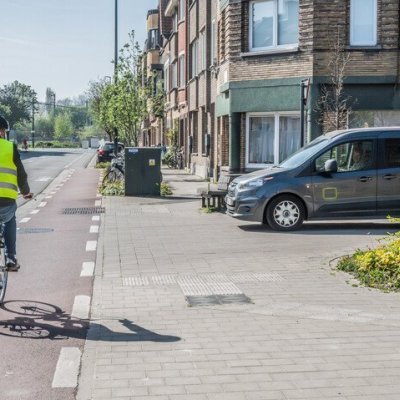 fietser op een doorlopend fietspad